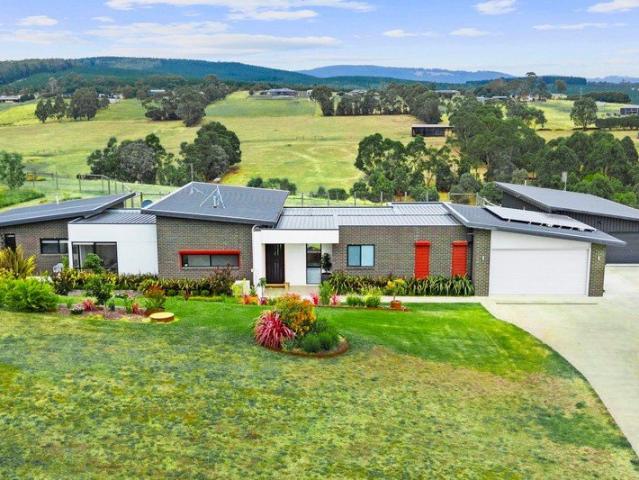 Peace, Privacy, and Prestige. Perfectly Positioned in Hazelwood North