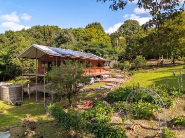 Peaceful 5 Acre Hinterland Retreat with Tranquil Rural Views