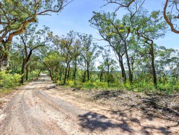 Peaceful 10ha Hillside Escape