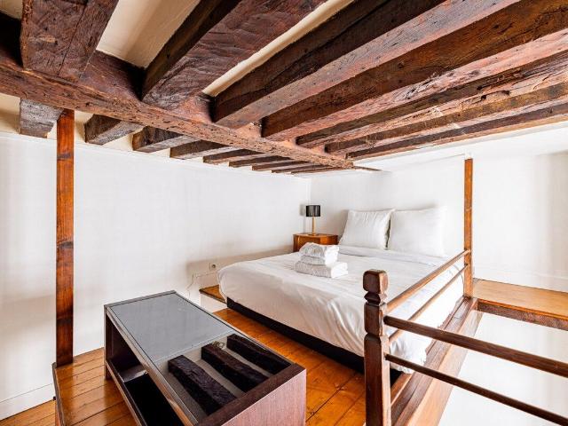 Peaceful 1BR Apartment in Le Marais, Paris Amsterdam Apartments for Rent