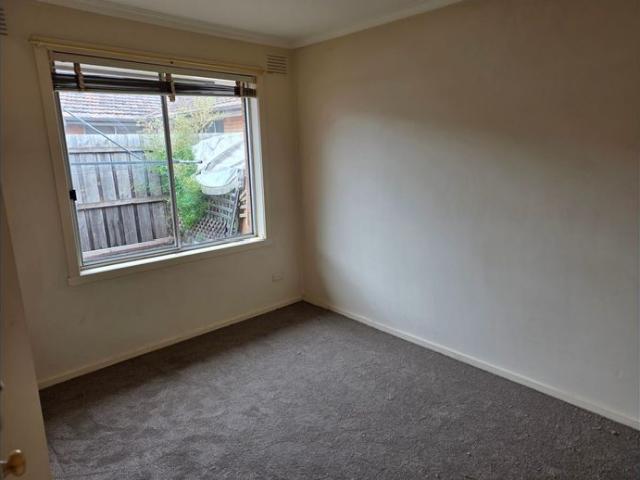 Peaceful 2 Bedroom Home in a Popular Neighbourhood