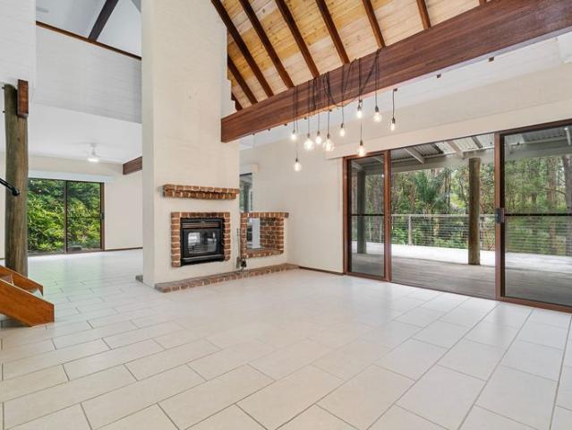 Peaceful Tallebudgera Retreat with Scenic Outlook