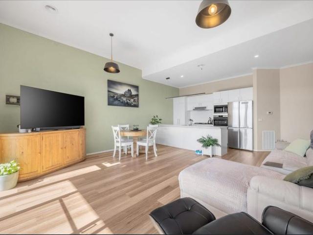 Peaceful Three Bedroom Townhouse with Nature Reserve Views