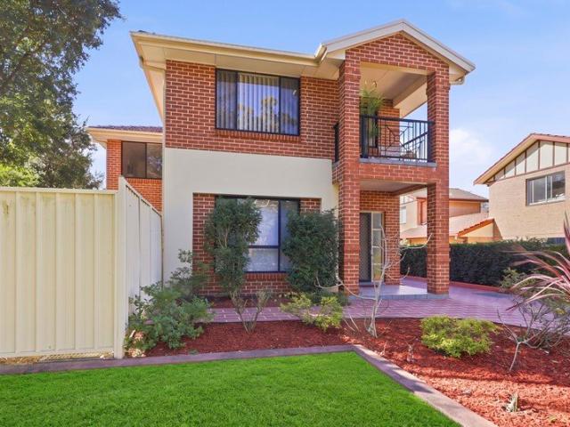 Peaceful Townhouse Retreat by the Park!