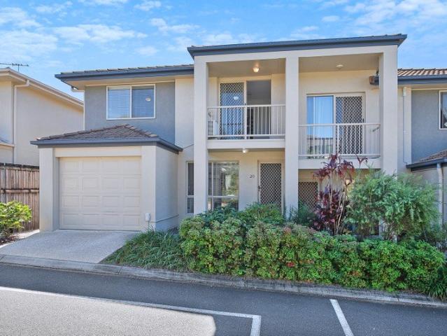 Peaceful Townhouse with Private Yard & Pool Complex Prime Carina Location