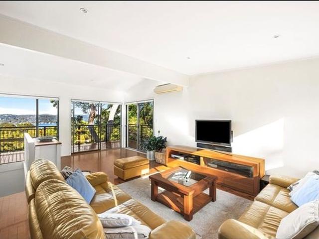 Peaceful Treetop Retreat with Pittwater Views