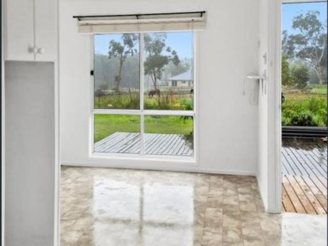 Peaceful Two Bedroom Granny Flat in a Private Setting