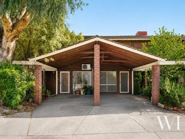 HOME OPEN CANCELLED: Peaceful Valley Hideaway: Idyllic Lifestyle Location