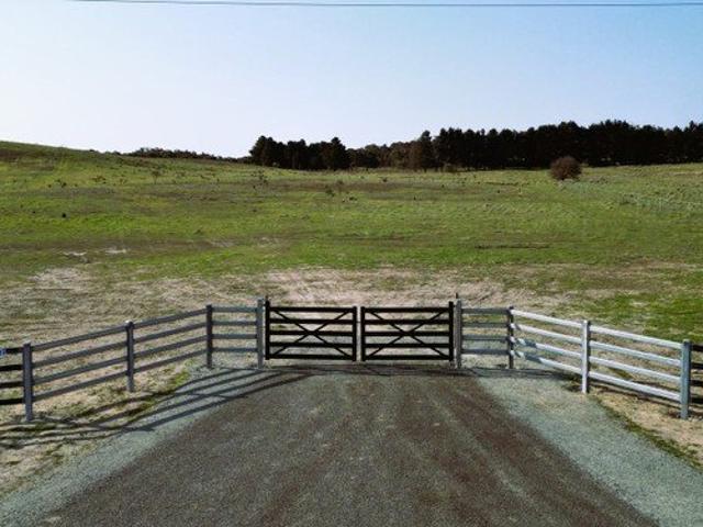 Peaceful views across the valley and a Great Block for Horses