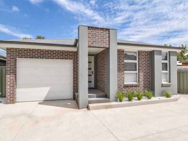 Peaceful Villa Living Close to Orange CBD