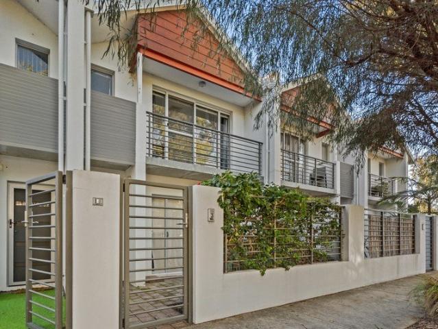 Peaceful Villa Living in the Heart of Erskine
