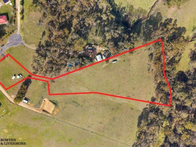 Peaceful Acreage Close to Town
