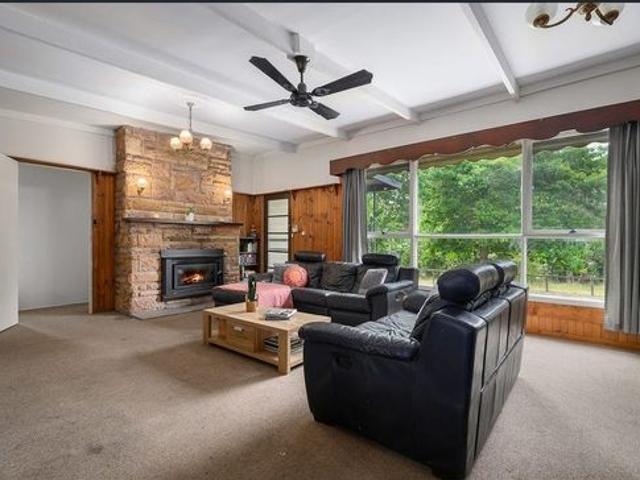 PEACEFUL ACREAGE LIVING