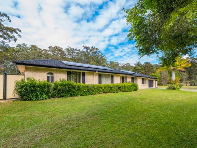 Peaceful Acreage Living with Pool, Spa Maintenance & Gas included