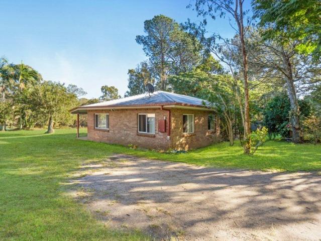 Peaceful Acreage Living in the Heart of Thornlands