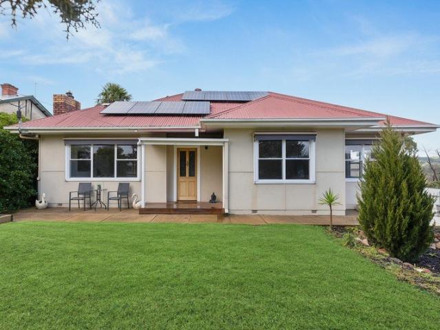 Peaceful Adelaide Hills Living with Every Modern Comfort