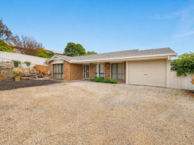 Peaceful Adelaide Hills Living with Room to Move
