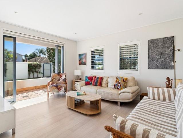 Peaceful And Private Designer Garden Apartment