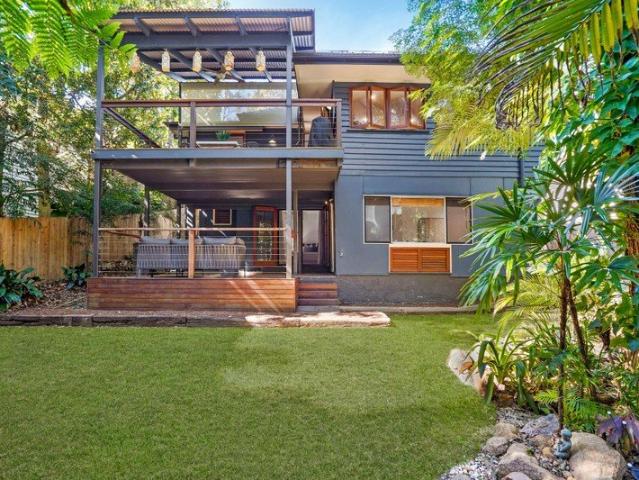 Peaceful and private residence in the heart of Bardon