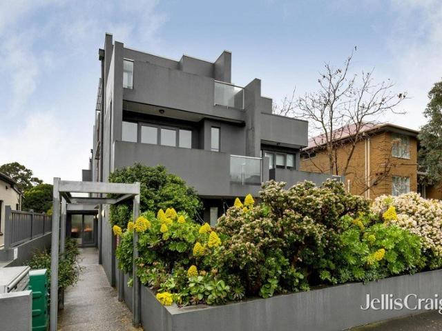 Peaceful boutique living in prized lifestyle position