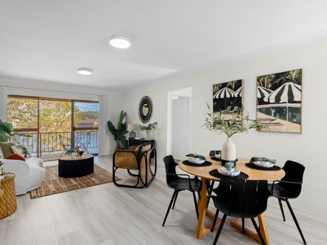 Peaceful Burleigh Waters Living in a Brilliant Location