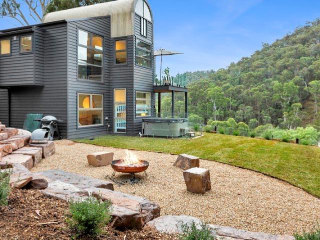 Peaceful Bush Retreat with Stunning Views