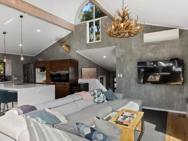Peaceful Bush Retreat with Stunning Views