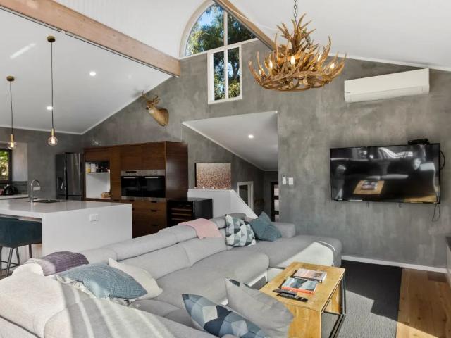 Peaceful Bush Retreat with Stunning Views