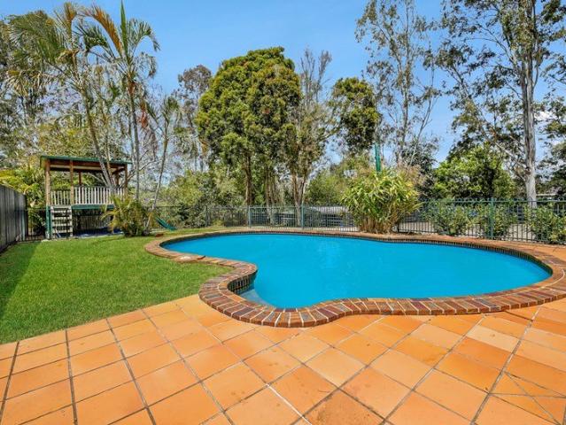 Peaceful, bushland living in Daisy Hill!