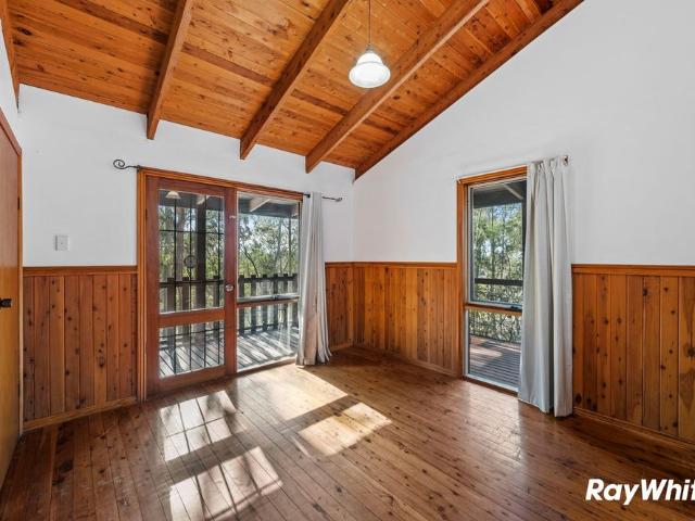 Peaceful Bushland Rental with Warm Timber Character