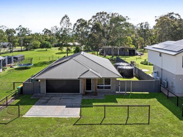 Peaceful Cabarlah Living with Space, Comfort and Country Charm
