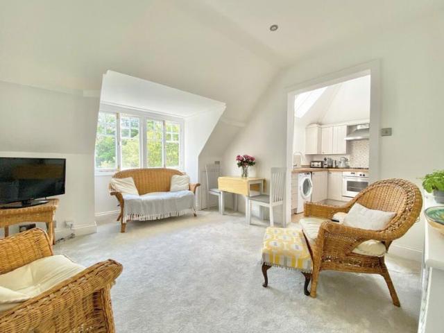Peaceful Charming Property in Leafy Avenue