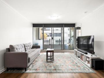 Peaceful city fringe living in the heart of West Melbourne