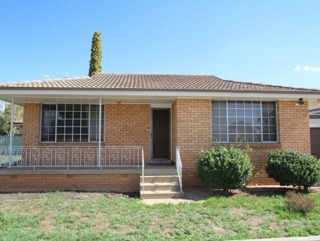 Peaceful Complex Close to Town