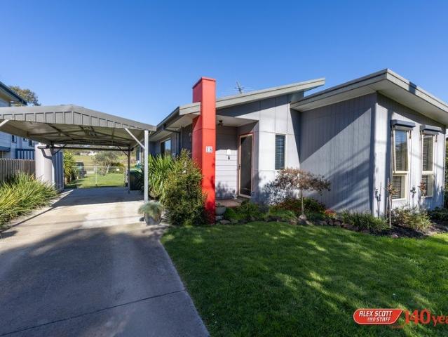 Peaceful Coastal Living with Space, Comfort & Convenience