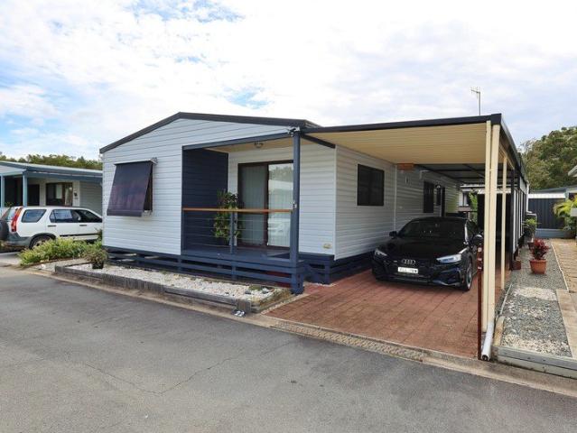 Peaceful Coastal Living in Over 50s Village Walk to the Beach