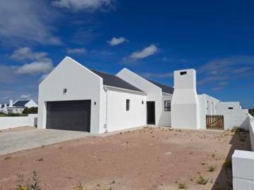 peaceful coastal living: new 3 bedro.