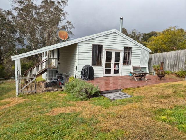 Peaceful Cottage Living in Mount Victoria!