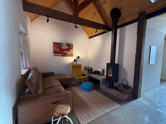 Peaceful Country Living with Garden Surrounds