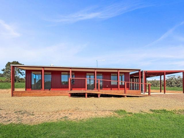 Peaceful Country Living with Scenic Views