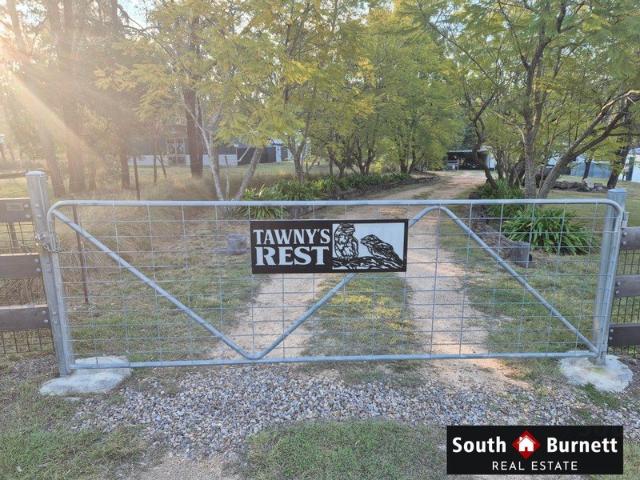 Peaceful Country Living with Space for Cars, Tools and Toys