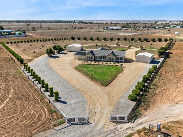 Peaceful Country Living with Space, Shedding & Endless Potential!