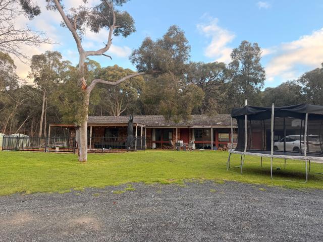 Peaceful Country Living with Space to Enjoy