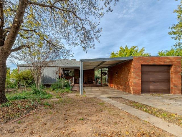 Peaceful country living awaits!