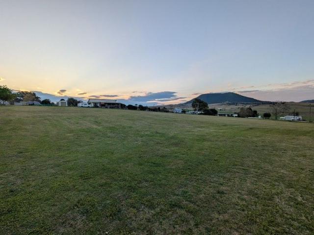 Peaceful Country Living Awaits