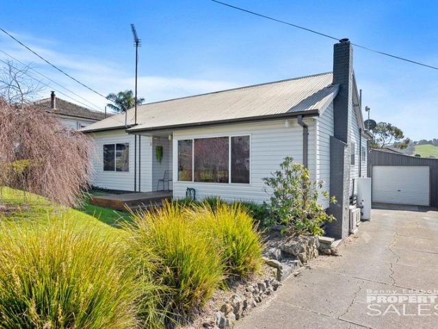 Peaceful Country Living in Yallourn North