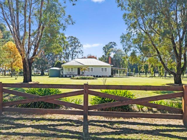 Peaceful Country Living on 5 Acres with Cottage Accommodation