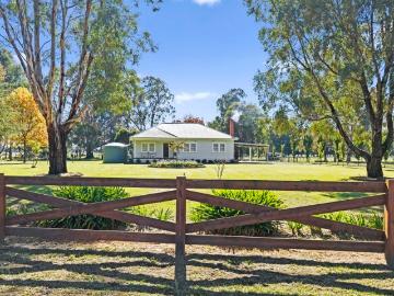 Peaceful Country Living on 5 Acres with Cottage Accommodation