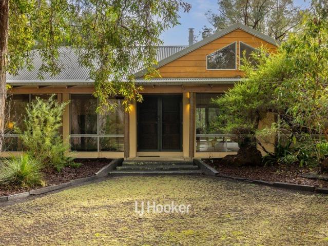 Peaceful Country Living on 5,085sqm with a Huge Powered Shed!