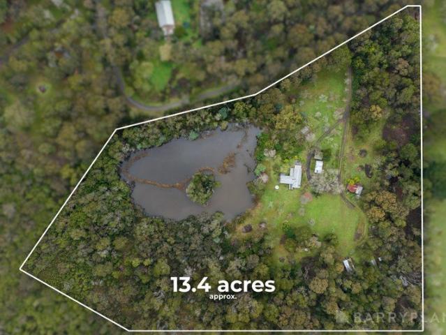 PEACEFUL COUNTRY LIVING ON 5.42HA WITH A MASSIVE DAM